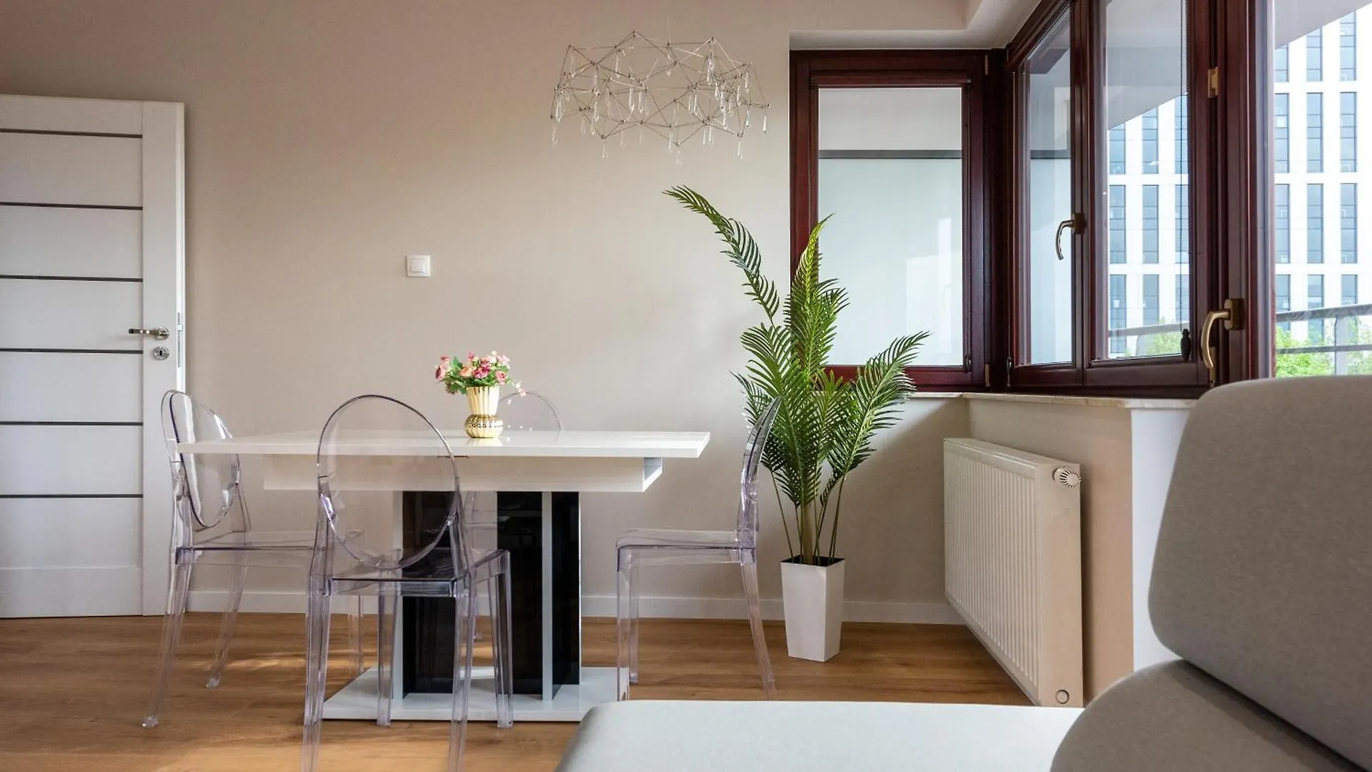 Royal Deluxe 2 Rooms 6 Persons Aquapark Down Town Krakow 0*,  Poland