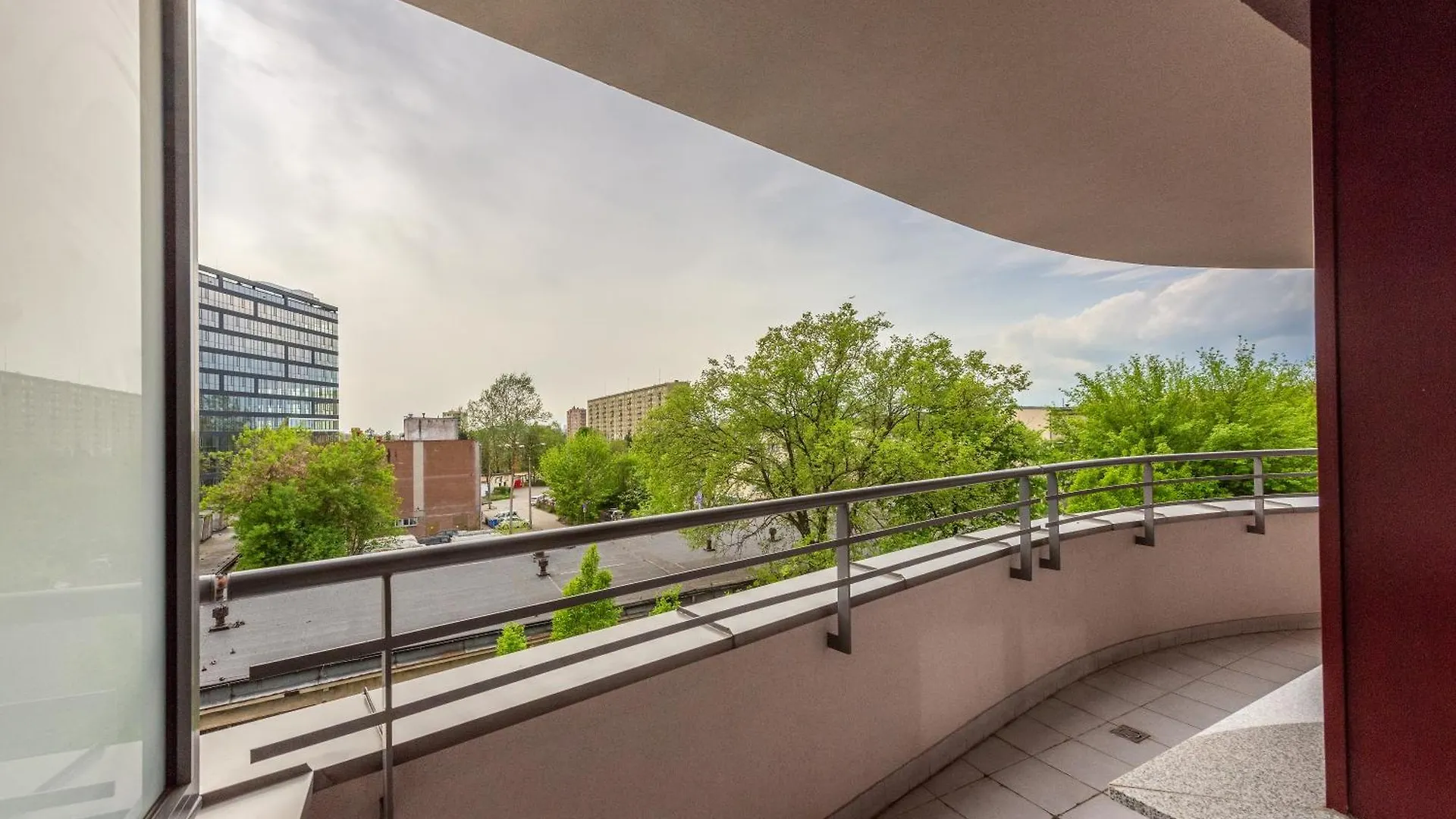 Apartment Royal Deluxe 2 Rooms 6 Persons Aquapark Down Town Krakow Poland